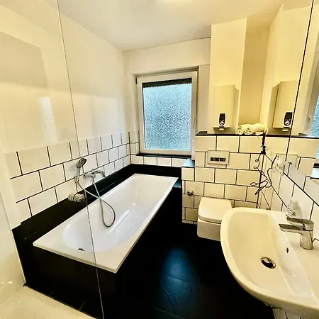 شقة Moderne 3-zi, King-size Betten, Kueche, Badewanne *