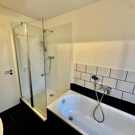 Moderne 3-zi, King-size Betten, Kueche, Badewanne Lägenhet Karlsruhe