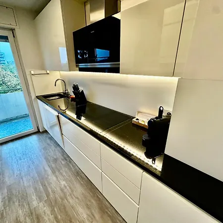 Moderne 3-zi, King-size Betten, Kueche, Badewanne *