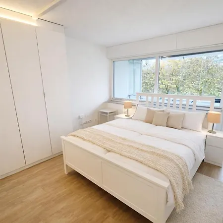 Moderne 3-zi, King-size Betten, Kueche, Badewanne