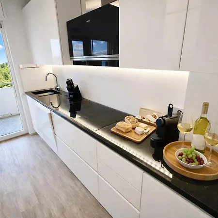 Apartment Moderne 3-zi, King-size Betten, Küche, Badewanne *