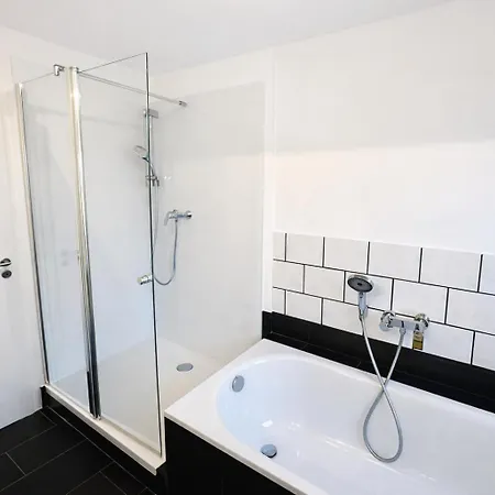 Moderne 3-zi, King-size Betten, Kueche, Badewanne
