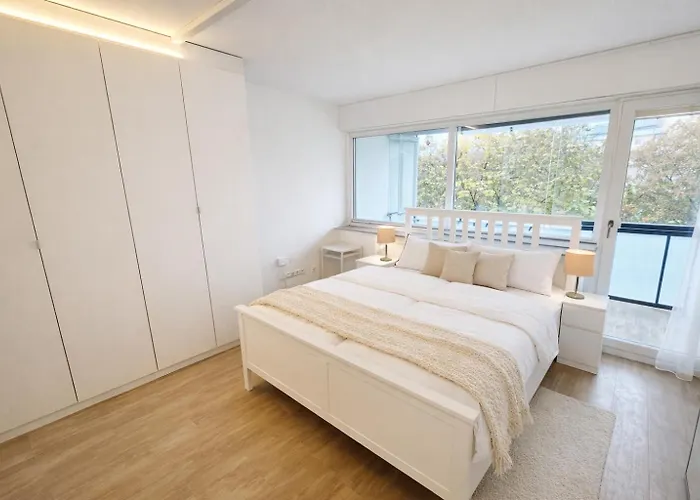 Moderne 3-zi, King-size Betten, Kueche, Badewanne